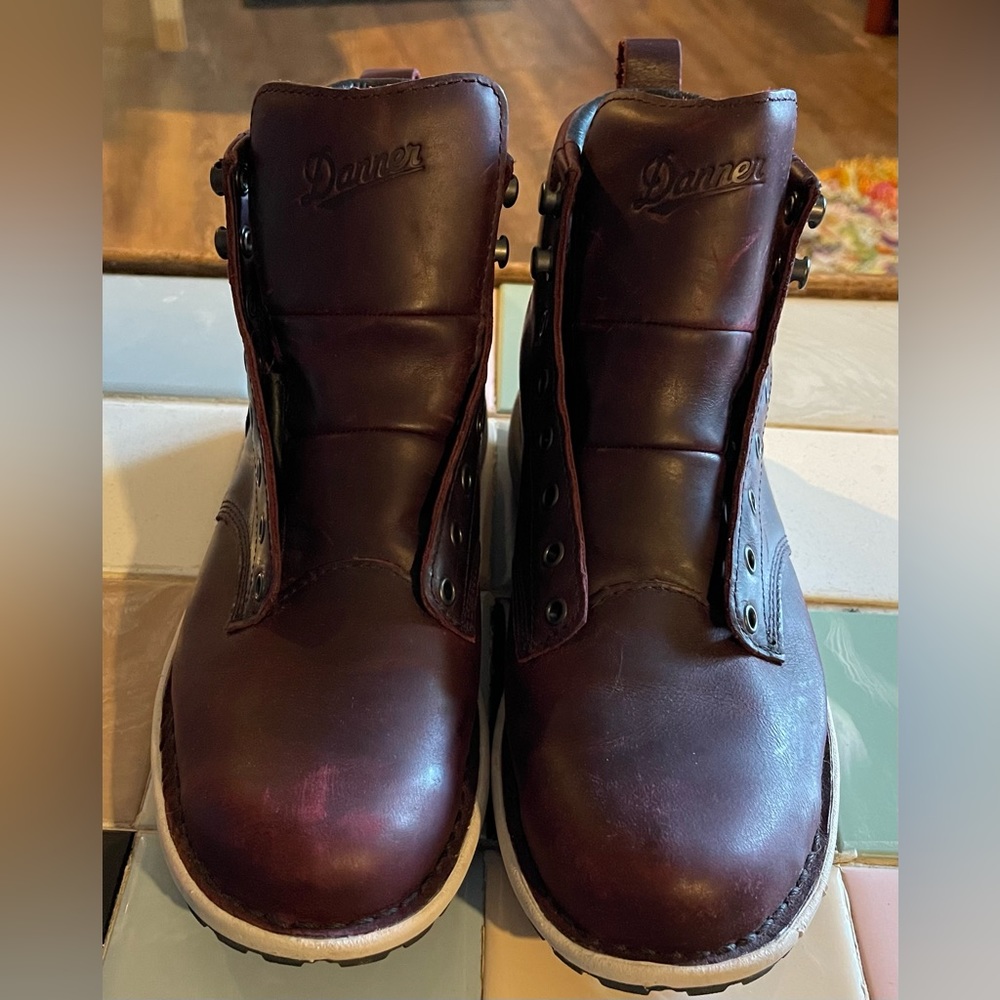 EUC Danner Logger 917 Boots, Size 9